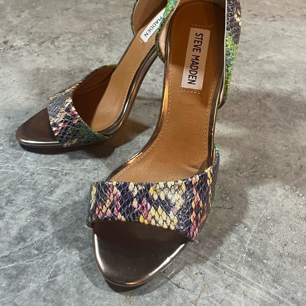 Multi Color Metallic Heels - Picture 3 of 7